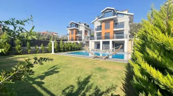 Detached deluxe family villa with pool in Hisaronu